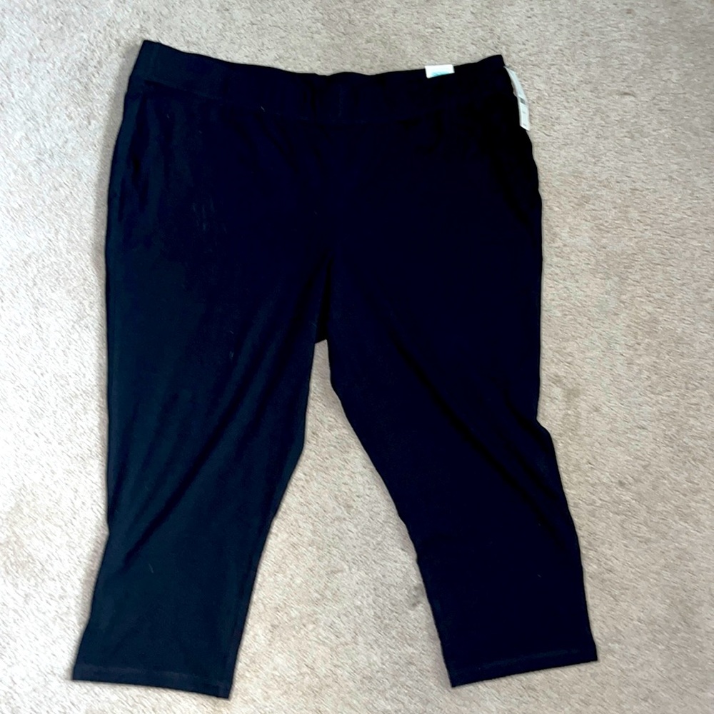 NWT LIVI active signature stretch Capri legging / breathable & comfortable